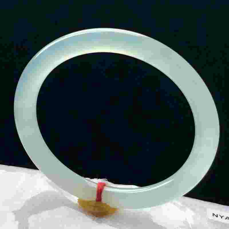 翡翠手镯高冰宽条,翡翠手镯高冰宽条好看吗-第1张图片-翡翠网 翡翠手镯高冰宽条,翡翠手镯高冰宽条好看吗-第1张图片-翡翠网