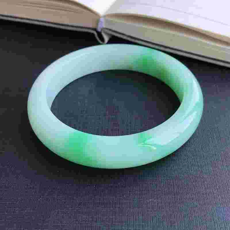 翡翠手镯糯种豆种之间价格糯种翡翠跟豆种翡翠外表有什么区别-第1张图片-翡翠网