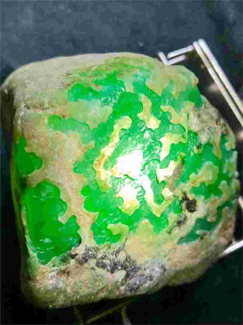 翡翠原石如何鉴别种水,翡翠原石如何鉴别-第1张图片-翡翠网 翡翠原石如何鉴别种水,翡翠原石如何鉴别-第1张图片-翡翠网