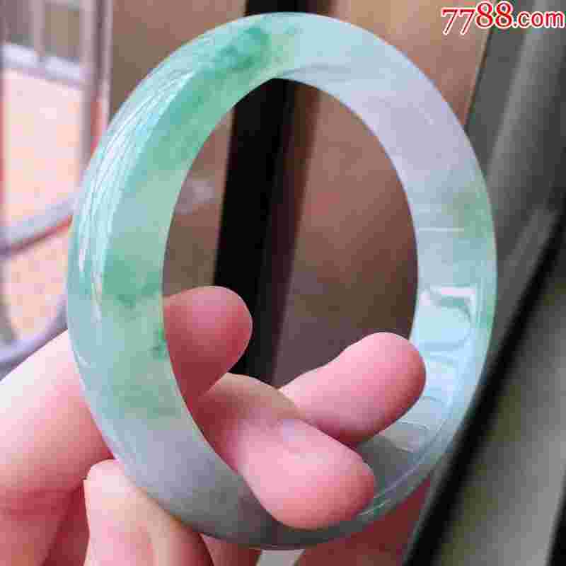 翡翠玉手镯和玉镯的区别翡翠玉手镯和玉手镯哪个好-第1张图片-翡翠网 翡翠玉手镯和玉镯的区别翡翠玉手镯和玉手镯哪个好-第1张图片-翡翠网