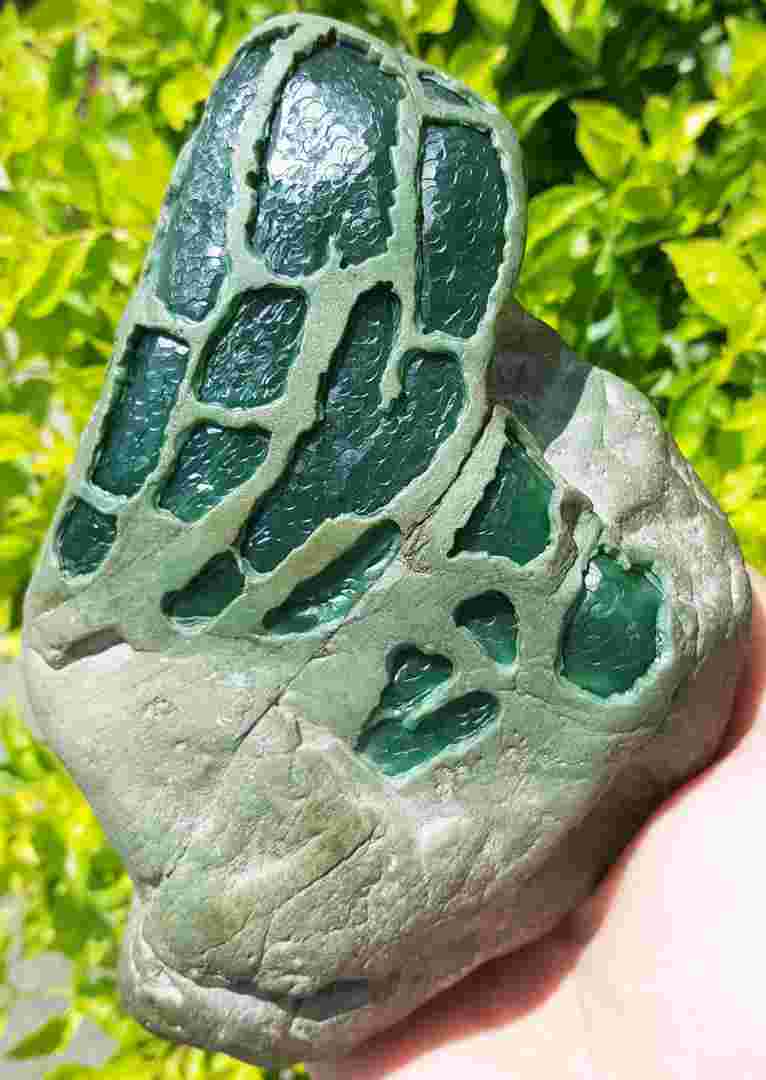 翡翠四点赌石知识,翡翠赌石的知识要点-第1张图片-翡翠网 翡翠四点赌石知识,翡翠赌石的知识要点-第1张图片-翡翠网