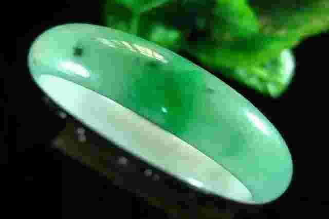 翡翠的实用鉴别方法30万阅读翡翠的实用鉴别方法-第1张图片-翡翠网 翡翠的实用鉴别方法30万阅读翡翠的实用鉴别方法-第1张图片-翡翠网