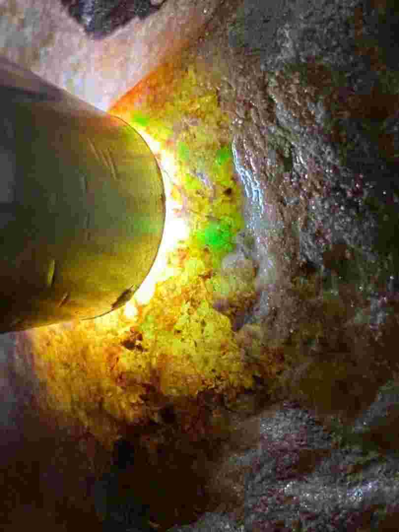 购买翡翠原石被骗购买翡翠原石-第1张图片-翡翠网 购买翡翠原石被骗购买翡翠原石-第1张图片-翡翠网