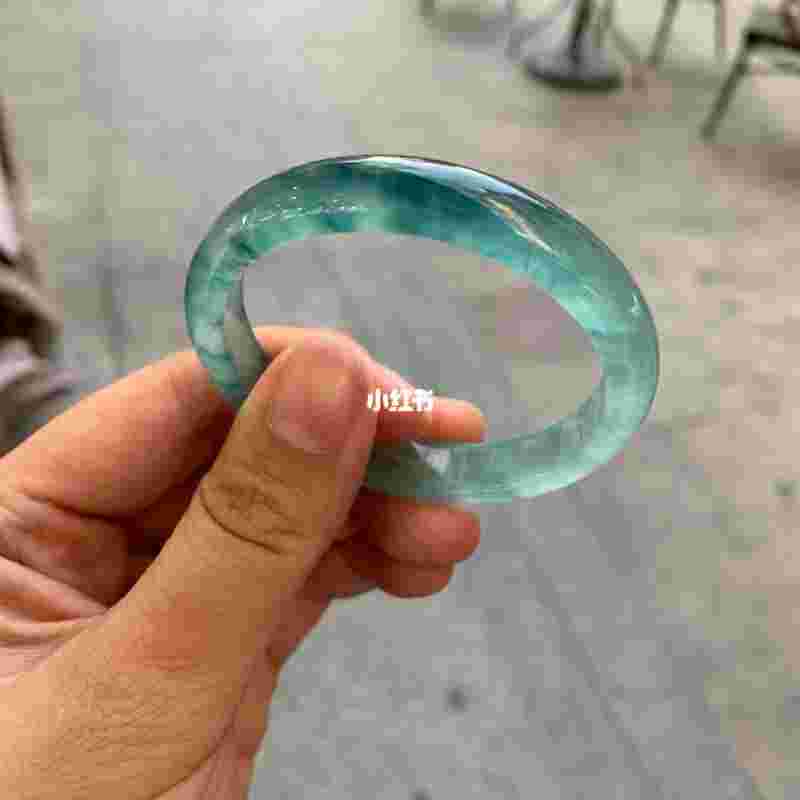 冰蓝女士翡翠手镯多少钱冰蓝女士翡翠手镯多少钱一个-第1张图片-翡翠网