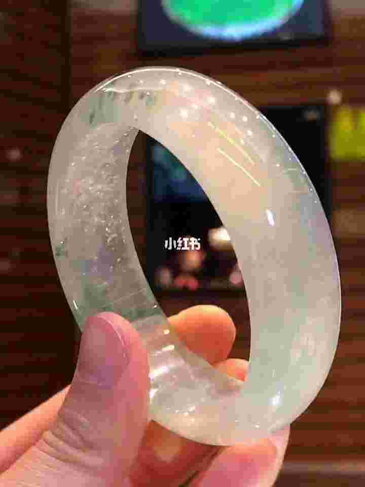 翡翠手镯有翠根吗,翡翠手镯有翠根吗-第1张图片-翡翠网 翡翠手镯有翠根吗,翡翠手镯有翠根吗-第1张图片-翡翠网