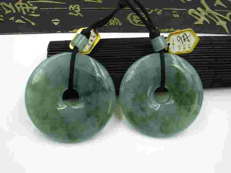 一般翡翠吊坠多少钱一般翡翠吊坠多少钱 奥特曼-第1张图片-翡翠网