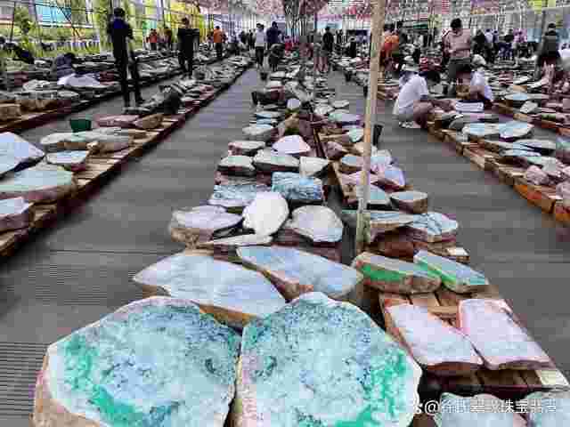瑞丽翡翠批发市场现状瑞丽翡翠批发市场-第1张图片-翡翠网 瑞丽翡翠批发市场现状瑞丽翡翠批发市场-第1张图片-翡翠网