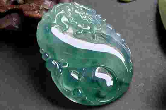 怎样分辨翡翠和玉的区别翡翠和玉的区别-第1张图片-翡翠网 怎样分辨翡翠和玉的区别翡翠和玉的区别-第1张图片-翡翠网