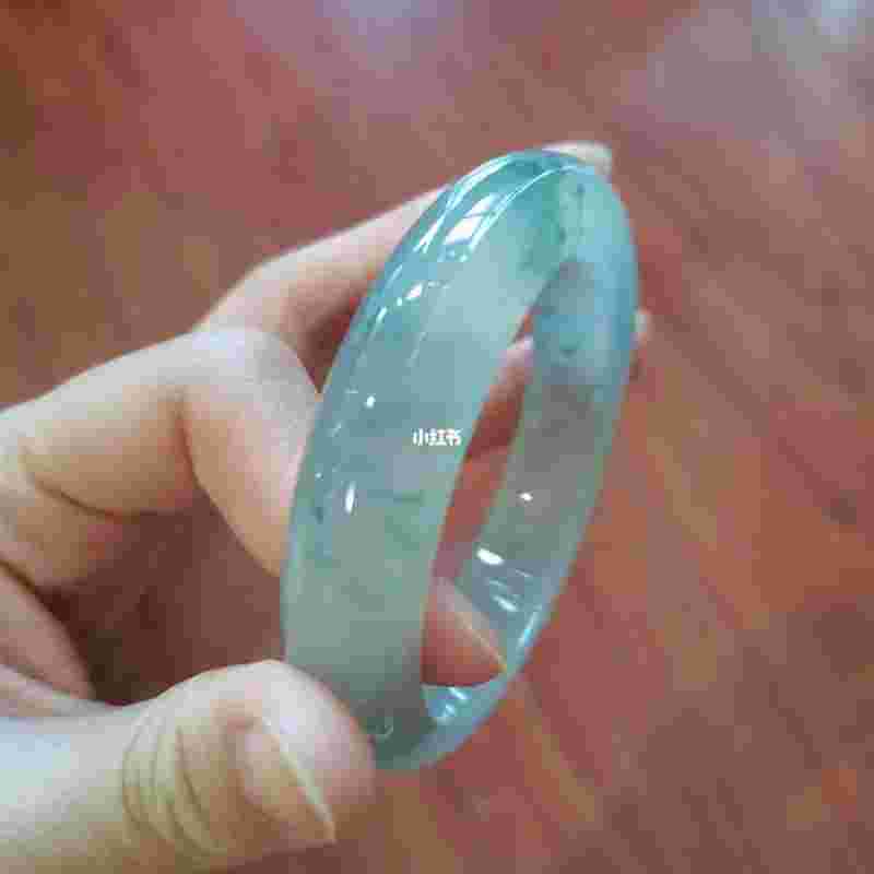 极品翡翠手镯鉴定视频讲解极品翡翠手镯鉴定视频-第1张图片-翡翠网 极品翡翠手镯鉴定视频讲解极品翡翠手镯鉴定视频-第1张图片-翡翠网