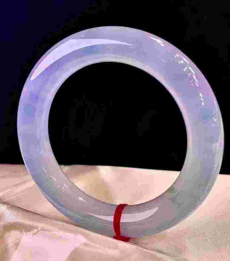 极品翡翠手镯鉴定视频讲解极品翡翠手镯鉴定视频-第2张图片-翡翠网 极品翡翠手镯鉴定视频讲解极品翡翠手镯鉴定视频-第2张图片-翡翠网