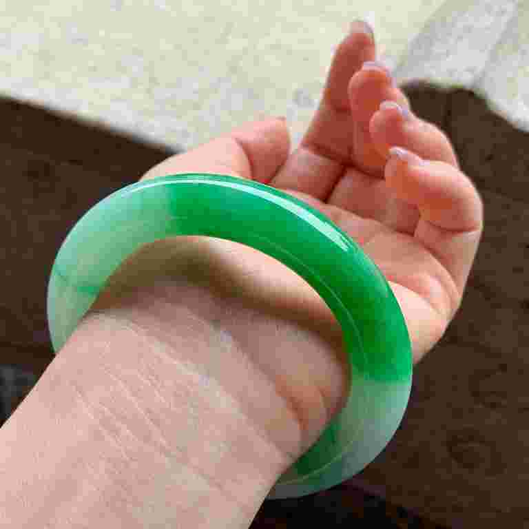三色a货翡翠手镯价格三色翡翠市场价多少钱-第2张图片-翡翠网
