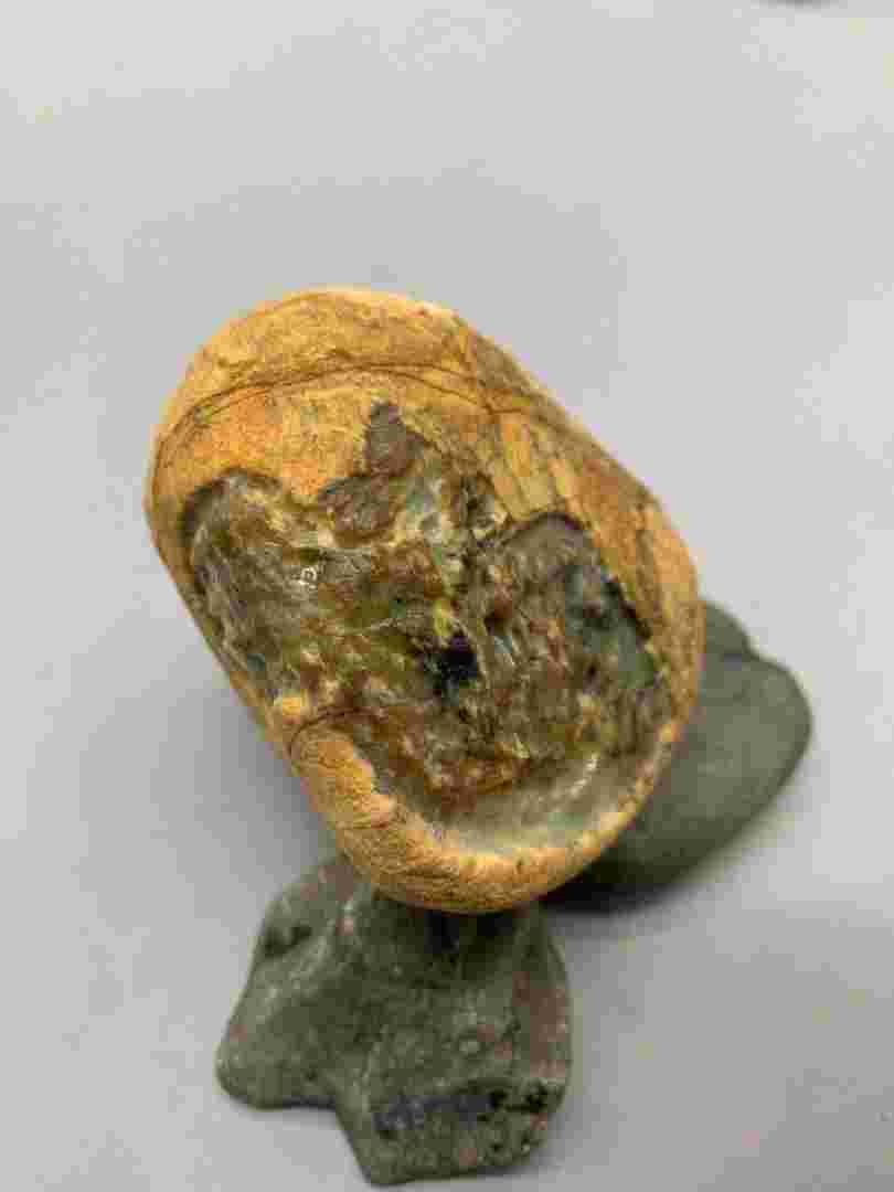 翡翠原石是怎么生成的翡翠原石的形成过程-第2张图片-翡翠网