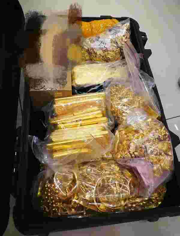 离我最近的黄金回收店典当行回收黄金去哪里卖合适-第1张图片-翡翠网