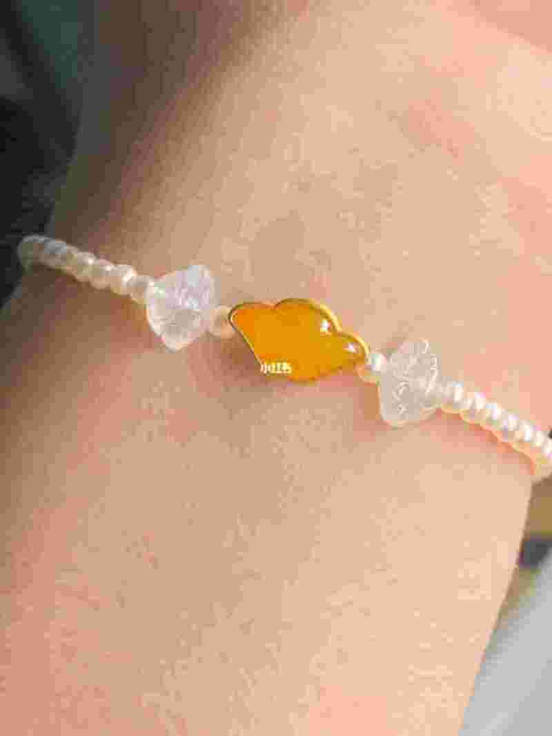 翡翠手镯有元宝图片翡翠元宝的寓意是什么-第1张图片-翡翠网 翡翠手镯有元宝图片翡翠元宝的寓意是什么-第1张图片-翡翠网