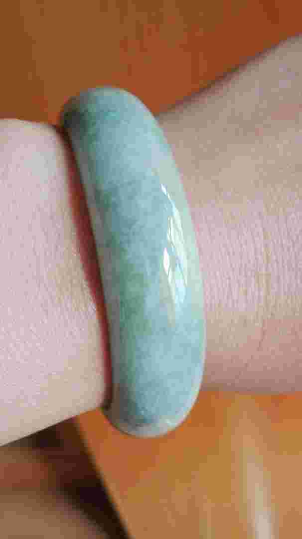 翡翠手镯有元宝图片翡翠元宝的寓意是什么-第2张图片-翡翠网 翡翠手镯有元宝图片翡翠元宝的寓意是什么-第2张图片-翡翠网