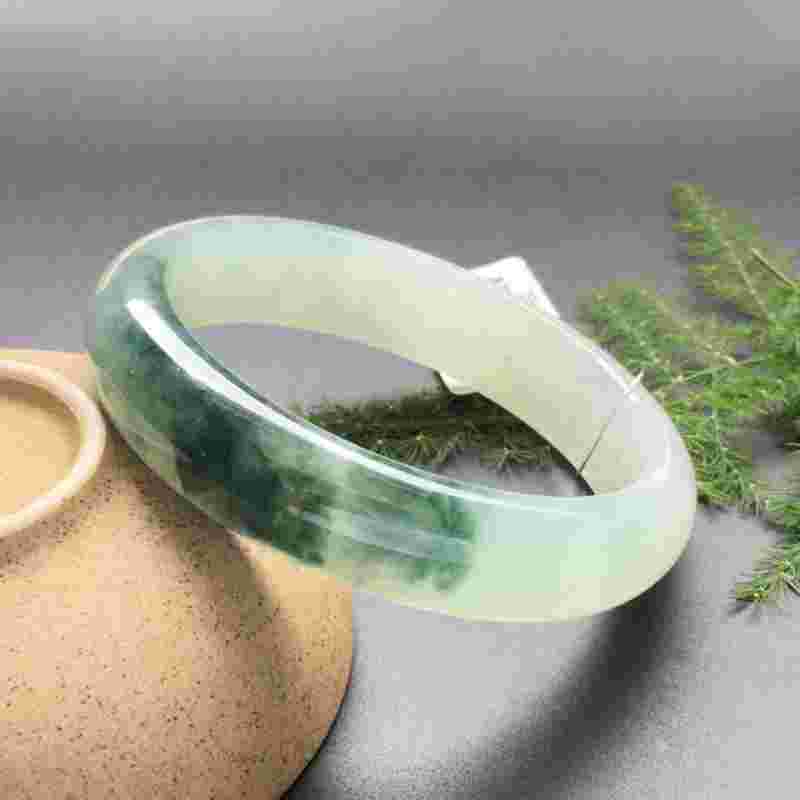 翡翠冰种飘花手镯有几百块的吗的简单介绍-第1张图片-翡翠网