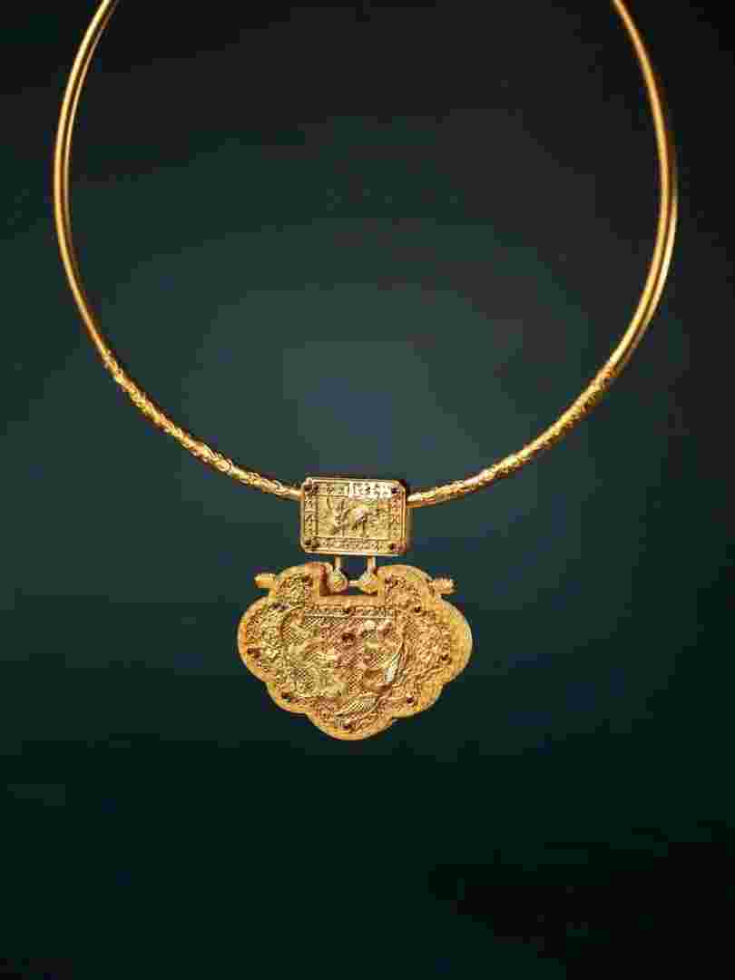 古法手镯刚戴几天刮花了,买古法金好还是黄金好-第2张图片-翡翠网