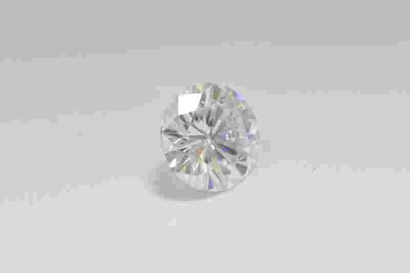 人造钻石与莫桑石买哪个人造钻石和莫桑石哪个更贵-第2张图片-翡翠网