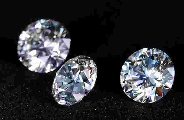莫桑钻和钻石的价格表一样吗,莫桑钻和钻石的价格表-第1张图片-翡翠网