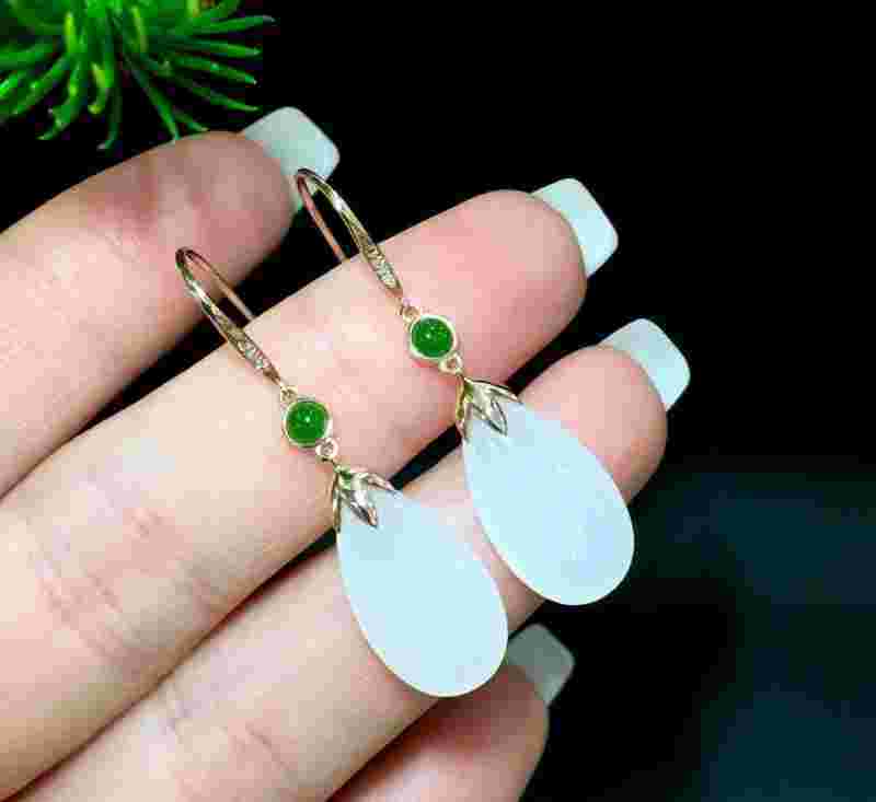 玉耳环佩戴图片玉耳环的款式大全-第1张图片-翡翠网 玉耳环佩戴图片玉耳环的款式大全-第1张图片-翡翠网