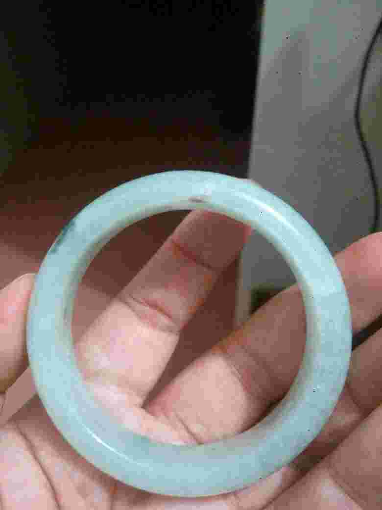 一千多块钱可以买到翡翠手镯吗图片一千多块钱可以买到翡翠手镯吗-第1张图片-翡翠网