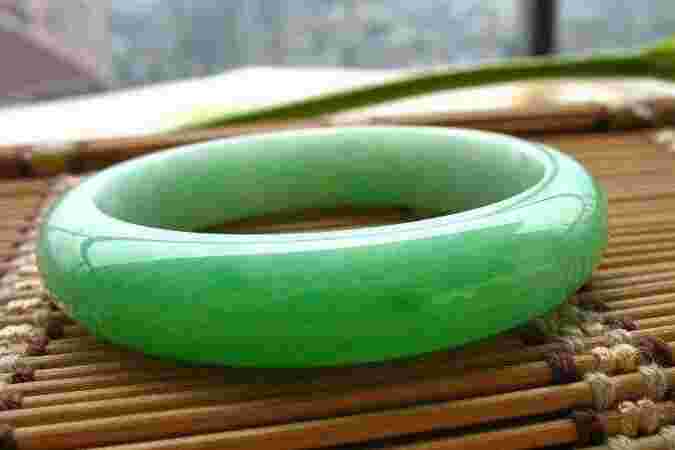 拿翡翠手镯去典当多少钱啊拿翡翠手镯去典当多少钱-第2张图片-翡翠网