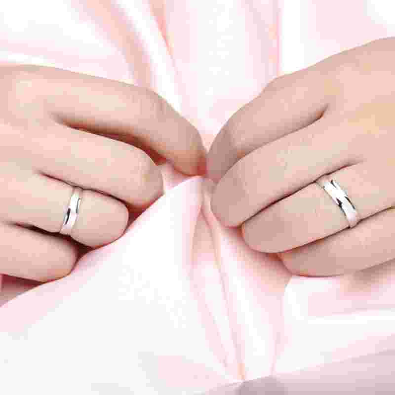 男士戒指佩戴在各个手指的意义,男女情侣戒指的正确戴法-第2张图片-翡翠网 男士戒指佩戴在各个手指的意义,男女情侣戒指的正确戴法-第2张图片-翡翠网