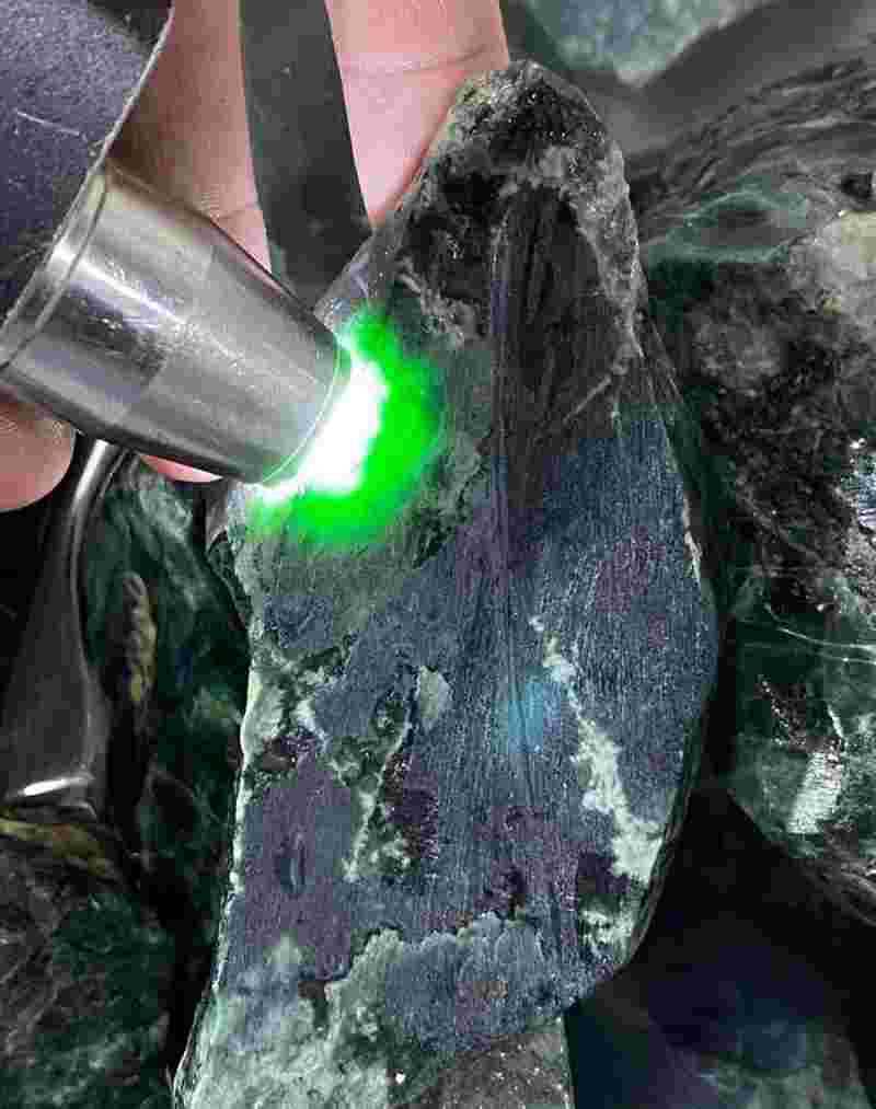 危地马和缅甸翡翠原石区别,危地马拉翡翠-第1张图片-翡翠网 危地马和缅甸翡翠原石区别,危地马拉翡翠-第1张图片-翡翠网