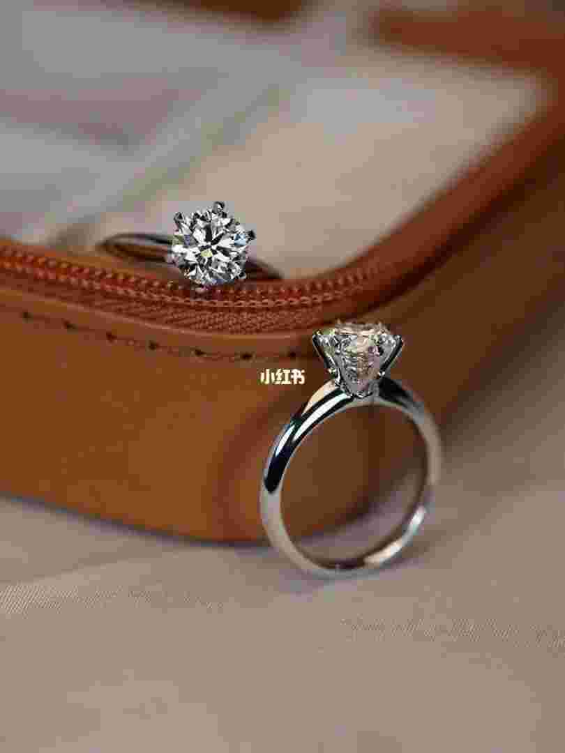 一克拉钻戒现在什么价格一克拉钻戒现在什么价格合适-第2张图片-翡翠网 一克拉钻戒现在什么价格一克拉钻戒现在什么价格合适-第2张图片-翡翠网