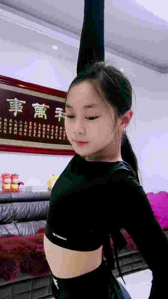 粉色电竞椅1分41秒中国速度抖音月月大小姐一分45秒-第2张图片-翡翠网 粉色电竞椅1分41秒中国速度抖音月月大小姐一分45秒-第2张图片-翡翠网