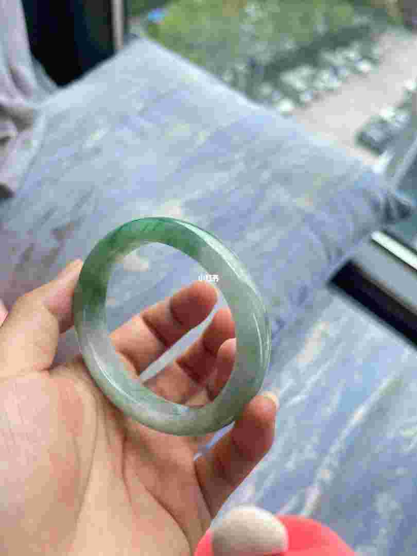 两万的翡翠手镯什么水准二万以内翡翠手镯-第1张图片-翡翠网