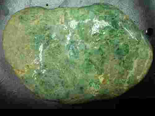 翡翠手镯真假鉴定方法简单,如何购买翡翠原石-第1张图片-翡翠网