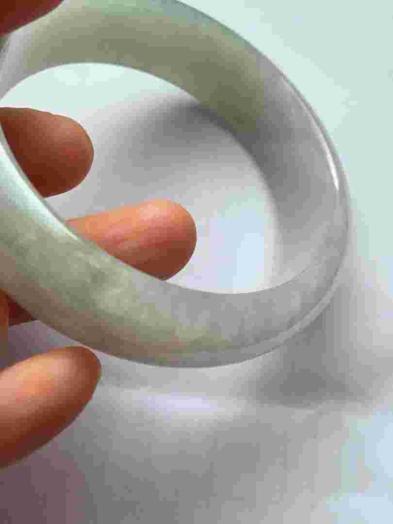 翡翠手镯棉絮会越戴越少,翡翠镯子里的棉会越戴越少吗-第1张图片-翡翠网