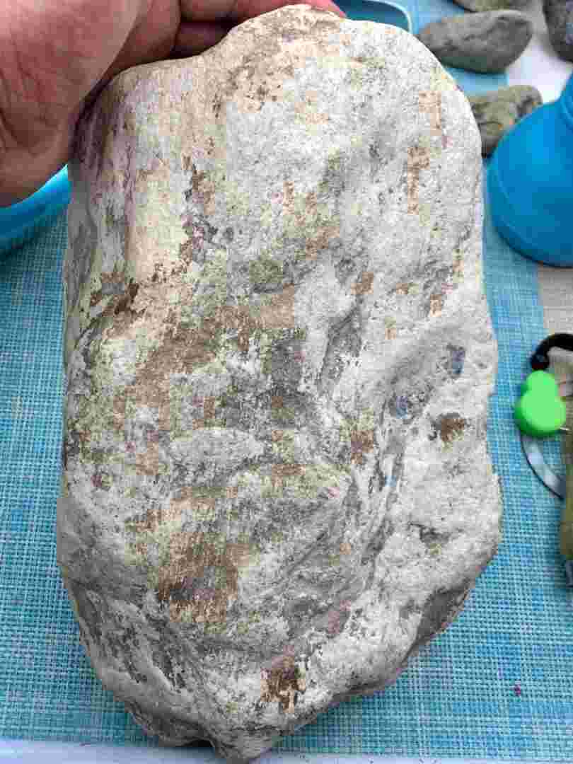 翡翠原石有什么特点,翡翠原石有什么特点感冒了体温低35°左右吃什么生体温-第1张图片-翡翠网 翡翠原石有什么特点,翡翠原石有什么特点感冒了体温低35°左右吃什么生体温-第1张图片-翡翠网