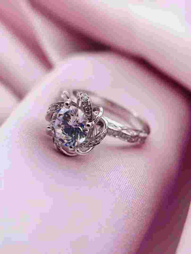 婚戒排名前十名品牌不贵,婚戒排名前十名品牌-第1张图片-翡翠网 婚戒排名前十名品牌不贵,婚戒排名前十名品牌-第1张图片-翡翠网