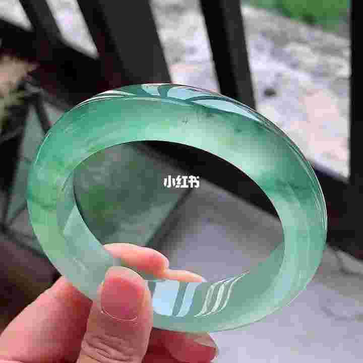 翡翠手镯精美的介绍,关于翡翠手镯的几个常识及特点-第2张图片-翡翠网