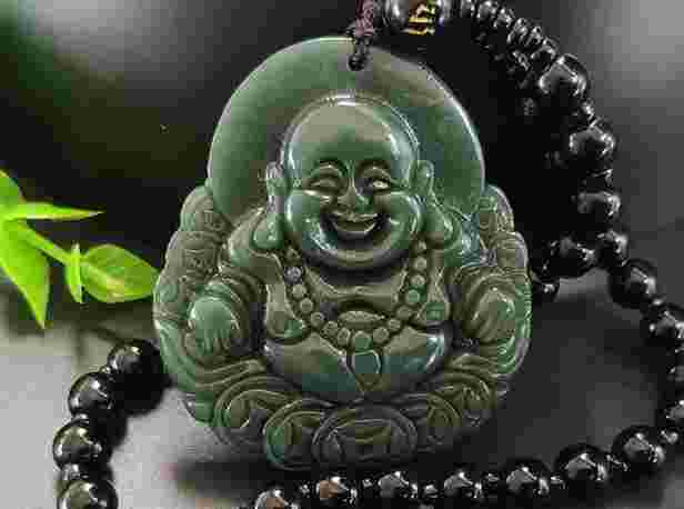 和田玉和翡翠哪个更贵更有价值,手镯和田玉和翡翠哪个更贵更有价值-第2张图片-翡翠网