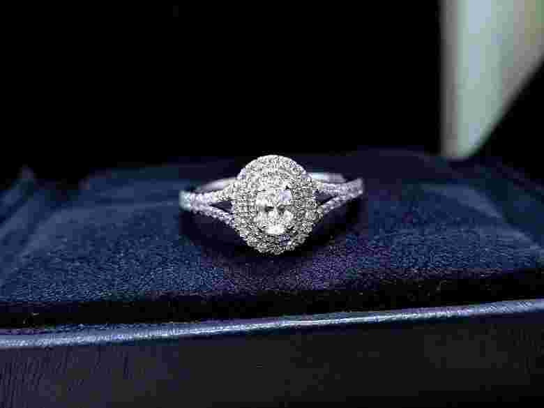 5克拉的钻戒大概在什么价位5克拉钻戒旦形戒指定制-第1张图片-翡翠网