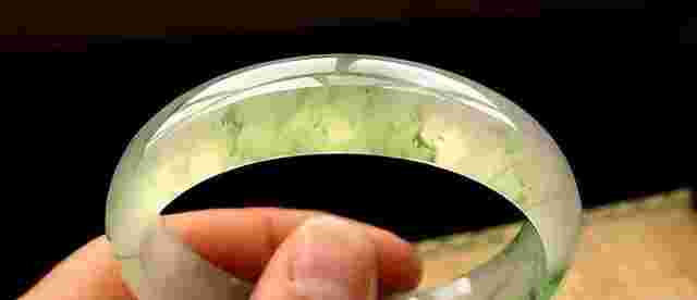 翡翠b货手镯可以划玻璃吗的简单介绍-第1张图片-翡翠网 翡翠b货手镯可以划玻璃吗的简单介绍-第1张图片-翡翠网