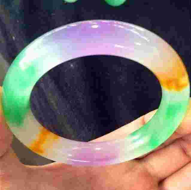 翡翠手镯175是多大号?翡翠手镯18.5多大-第1张图片-翡翠网 翡翠手镯175是多大号?翡翠手镯18.5多大-第1张图片-翡翠网