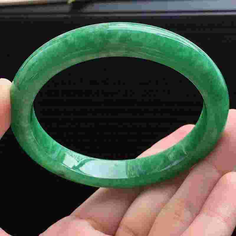翡翠手镯175是多大号?翡翠手镯18.5多大-第2张图片-翡翠网 翡翠手镯175是多大号?翡翠手镯18.5多大-第2张图片-翡翠网