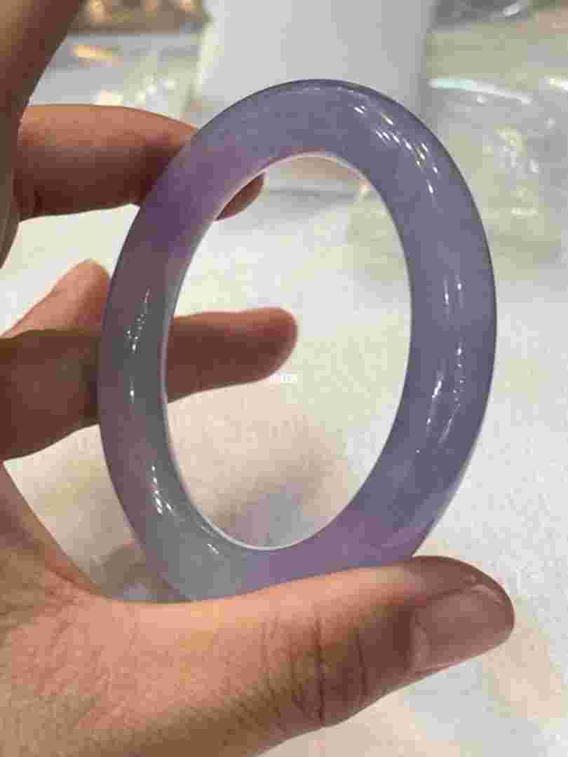 冰紫翡翠手镯制作方法的简单介绍-第2张图片-翡翠网 冰紫翡翠手镯制作方法的简单介绍-第2张图片-翡翠网