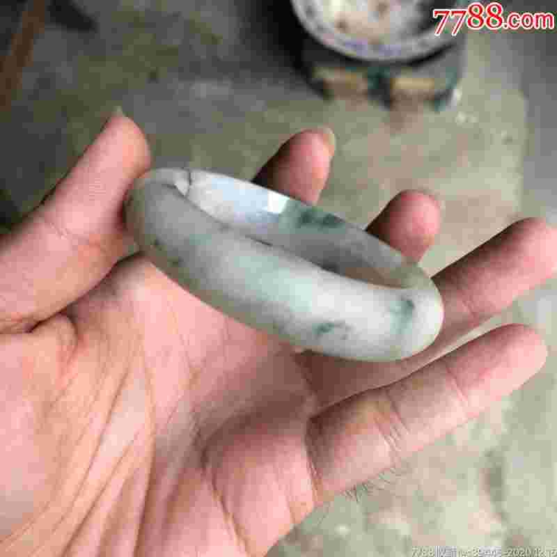 清代翡翠手镯一般多少钱,清代翡翠手镯一般多少钱一克-第1张图片-翡翠网