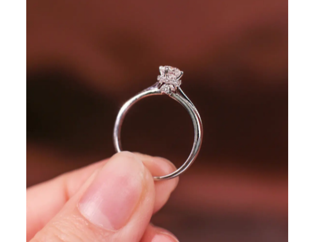 钻戒换款亏死了,钻戒去哪里卖掉比较好-第2张图片-翡翠网 钻戒换款亏死了,钻戒去哪里卖掉比较好-第2张图片-翡翠网