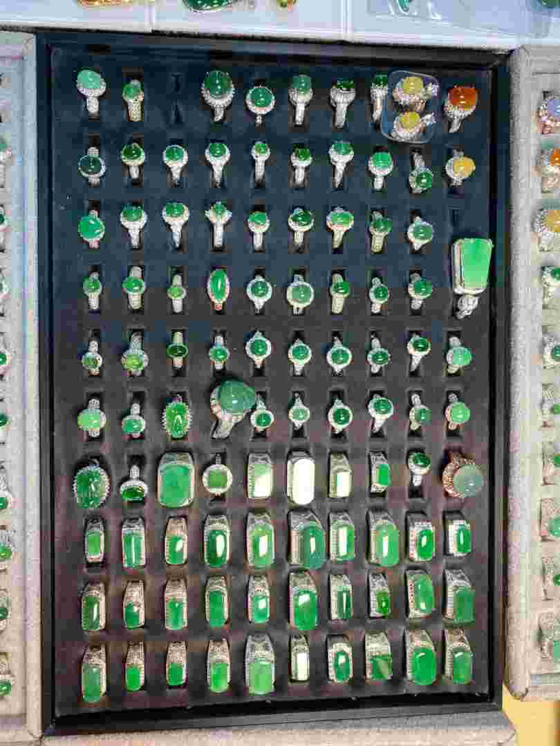 云南瑞丽翡翠是真的吗云南瑞丽翡翠-第1张图片-翡翠网