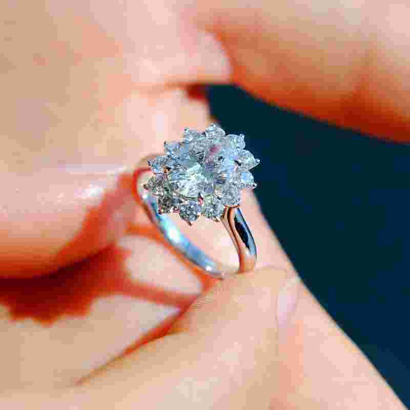 2克拉的钻石大概多少钱,2克拉钻石直径是多少mm-第1张图片-翡翠网 2克拉的钻石大概多少钱,2克拉钻石直径是多少mm-第1张图片-翡翠网