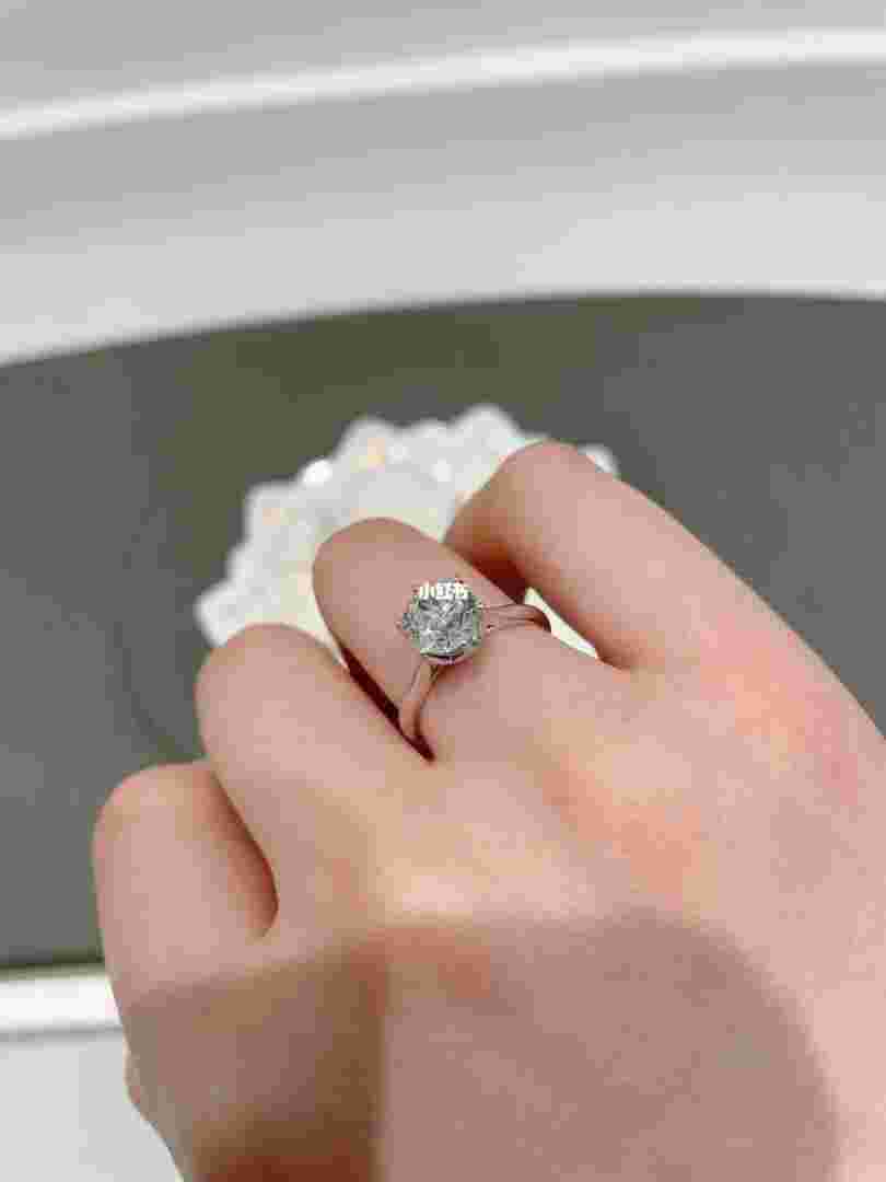 2克拉的钻石大概多少钱,2克拉钻石直径是多少mm-第2张图片-翡翠网 2克拉的钻石大概多少钱,2克拉钻石直径是多少mm-第2张图片-翡翠网