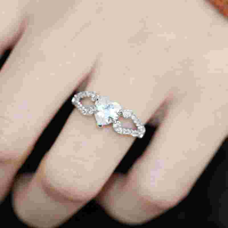 求婚先买个普通戒指再买钻戒求婚戒指1000寒酸吗-第1张图片-翡翠网 求婚先买个普通戒指再买钻戒求婚戒指1000寒酸吗-第1张图片-翡翠网