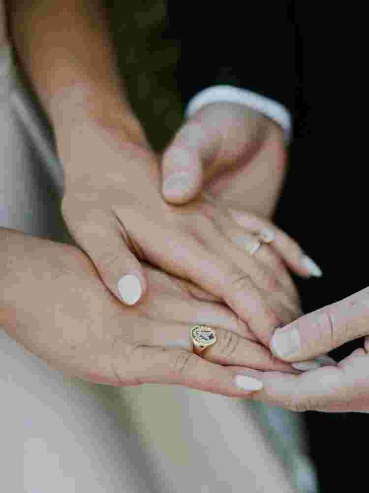 求婚先买个普通戒指再买钻戒求婚戒指1000寒酸吗-第2张图片-翡翠网 求婚先买个普通戒指再买钻戒求婚戒指1000寒酸吗-第2张图片-翡翠网