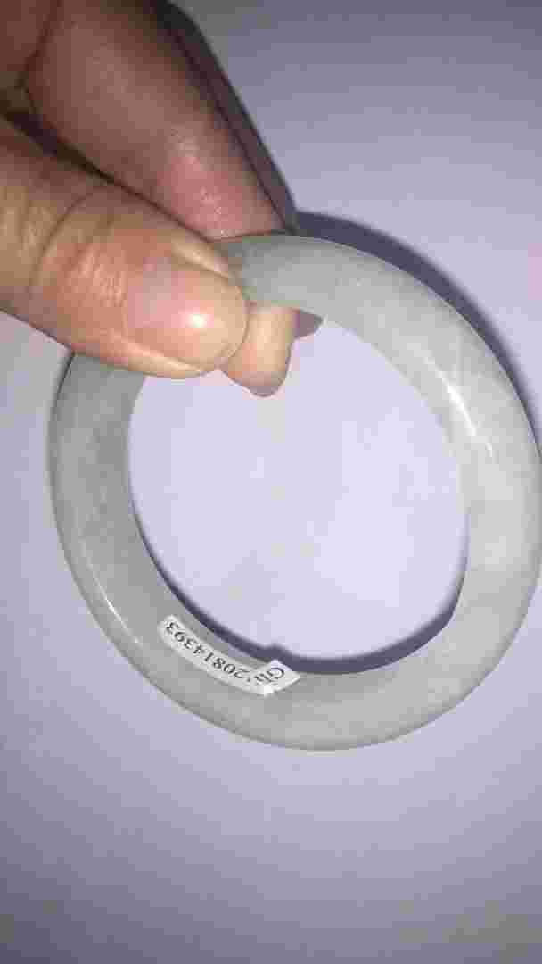 翡翠手镯破裂有关系吗的简单介绍-第2张图片-翡翠网